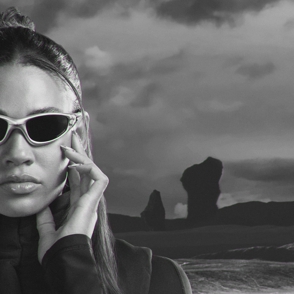 反逆者の帰還：MUZM STRAIGHT JACKET 99がOAKLEYの挑戦的なレガシーを